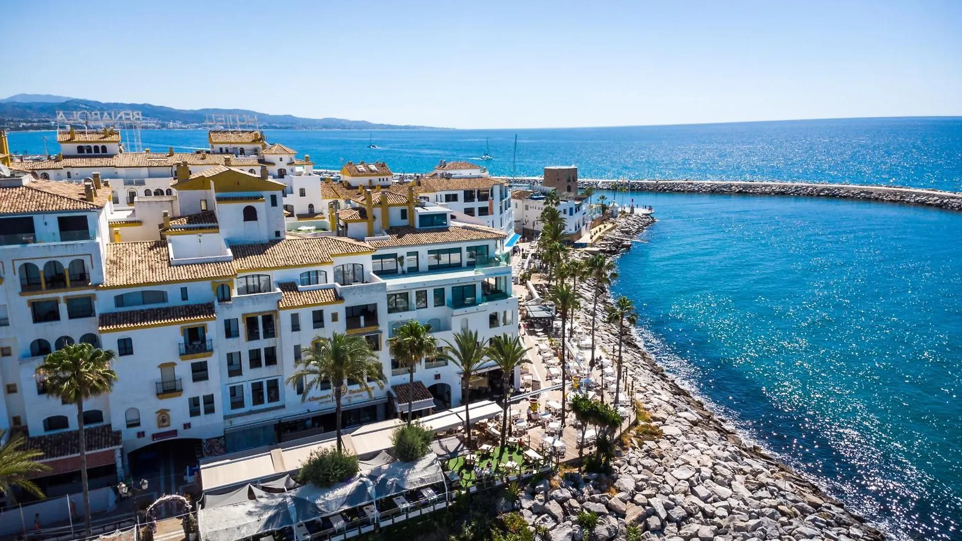 Marbella Banus Suites - Harbour Seafront Apartment 0*,  Spagna