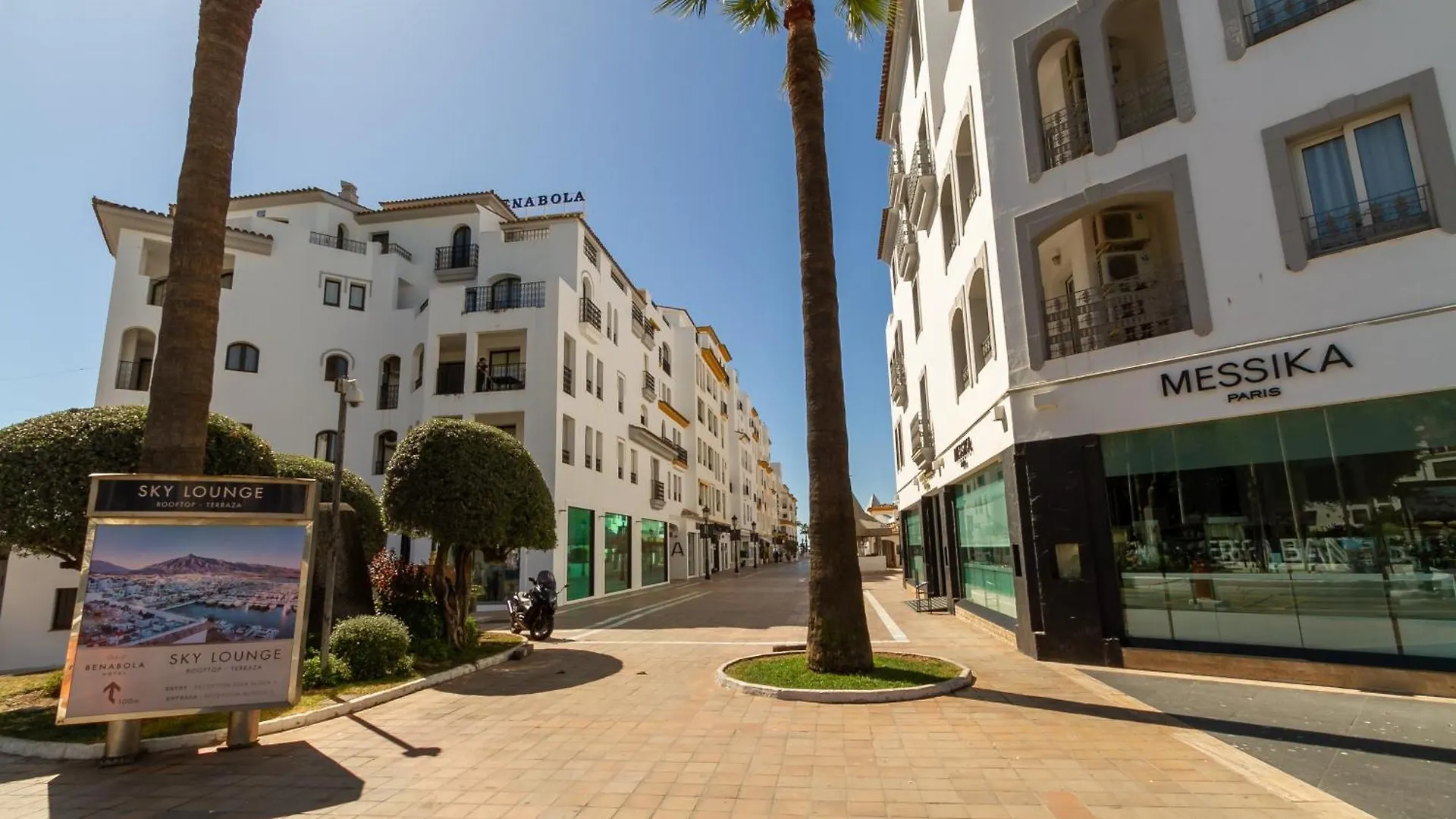 Marbella Banus Suites - Harbour Seafront Apartment