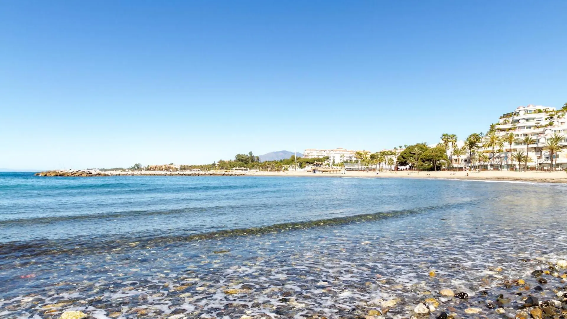 Marbella Banus Suites - Harbour Seafront Apartment