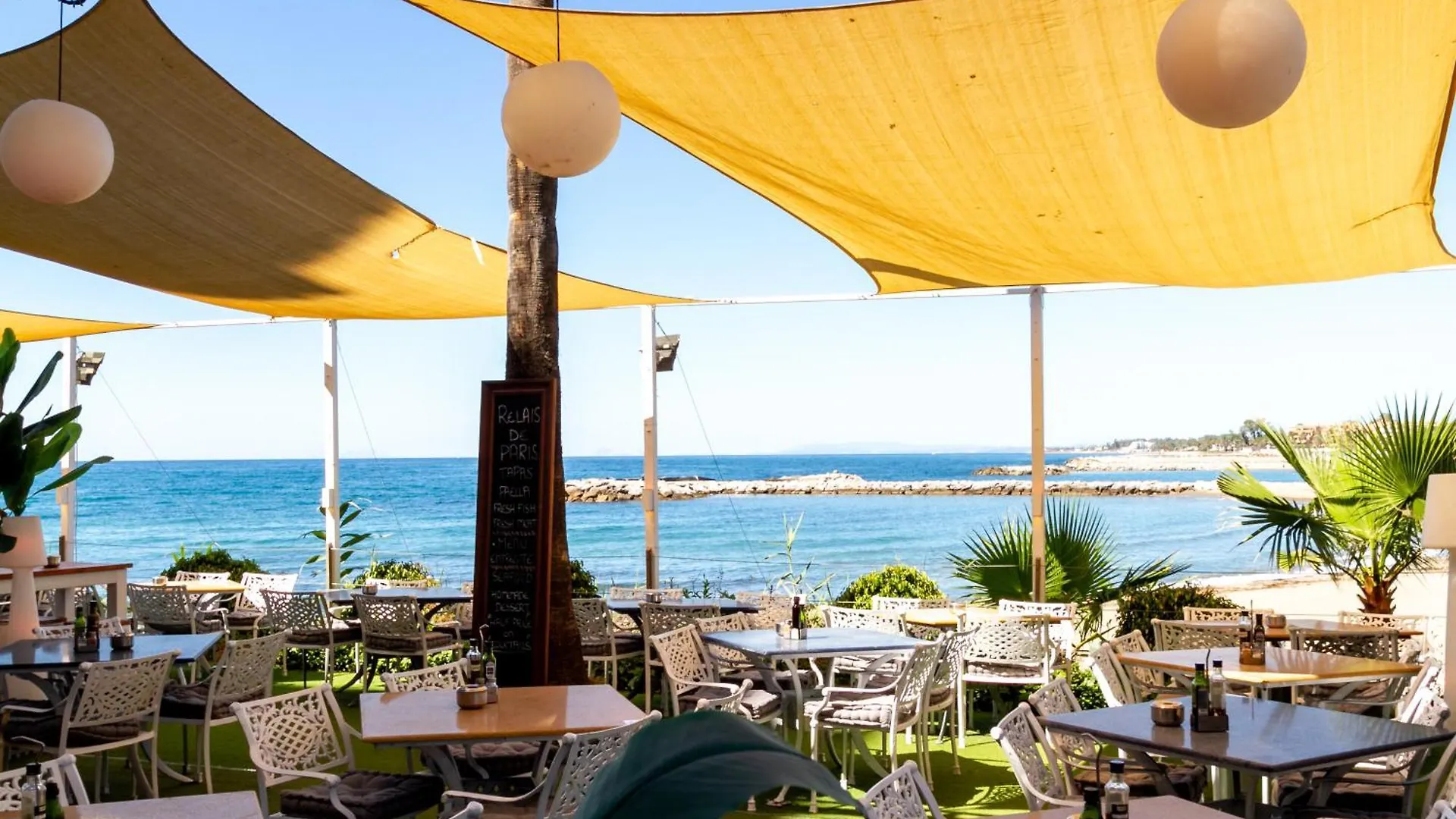 Marbella Banus Suites - Harbour Seafront Apartment