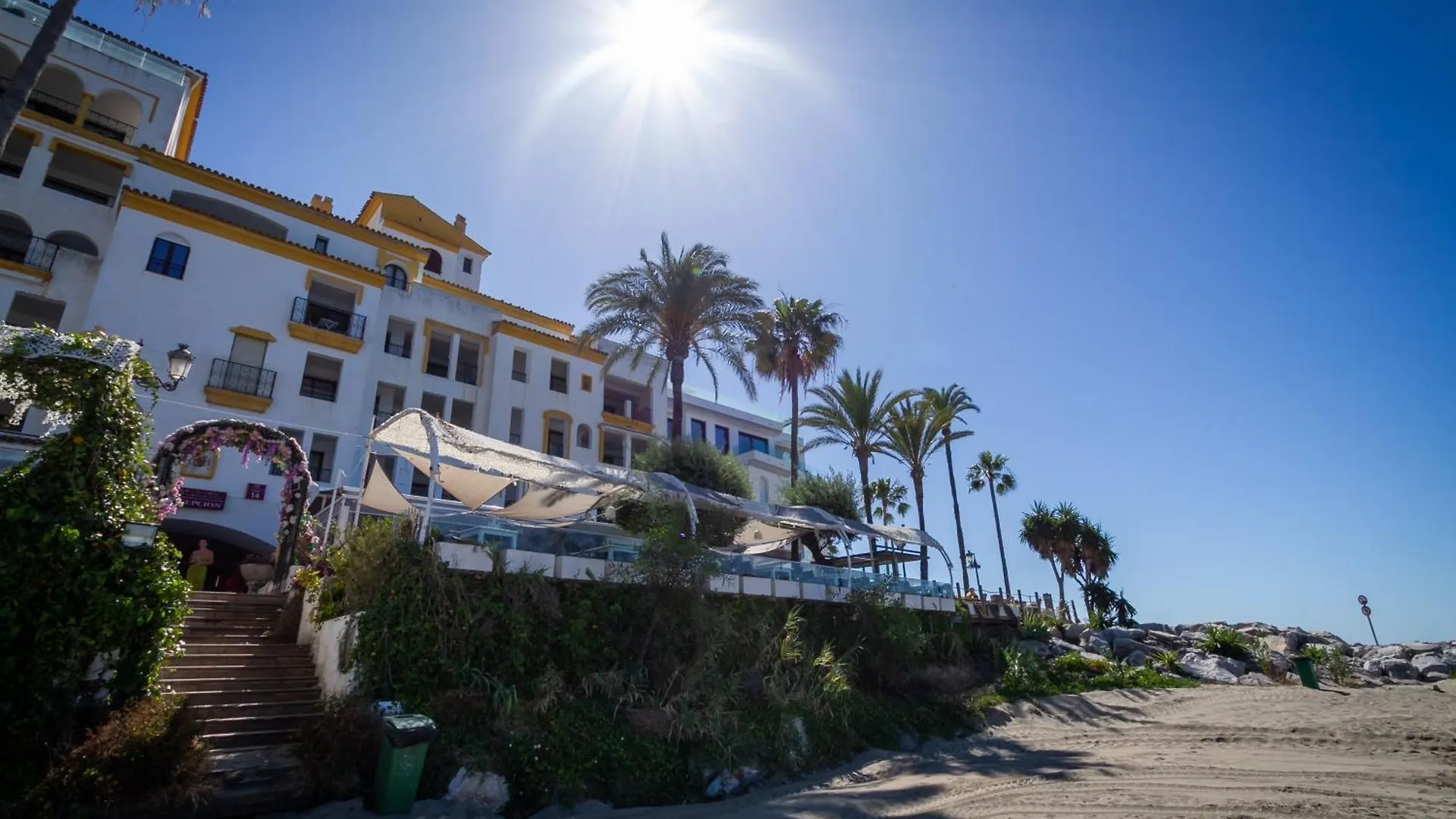 Marbella Banus Suites - Harbour Seafront Apartment