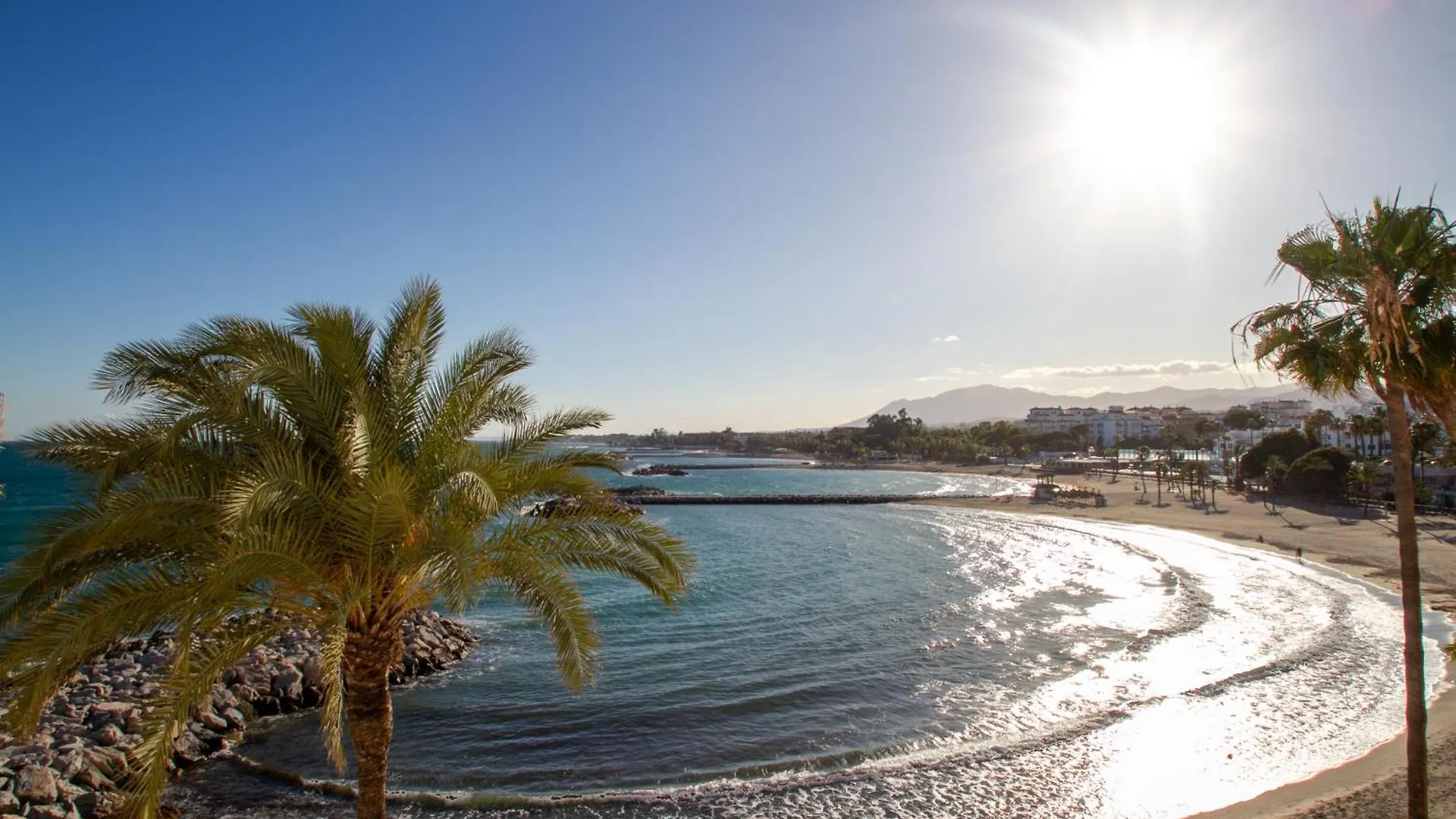Marbella Banus Suites - Harbour Seafront Apartment