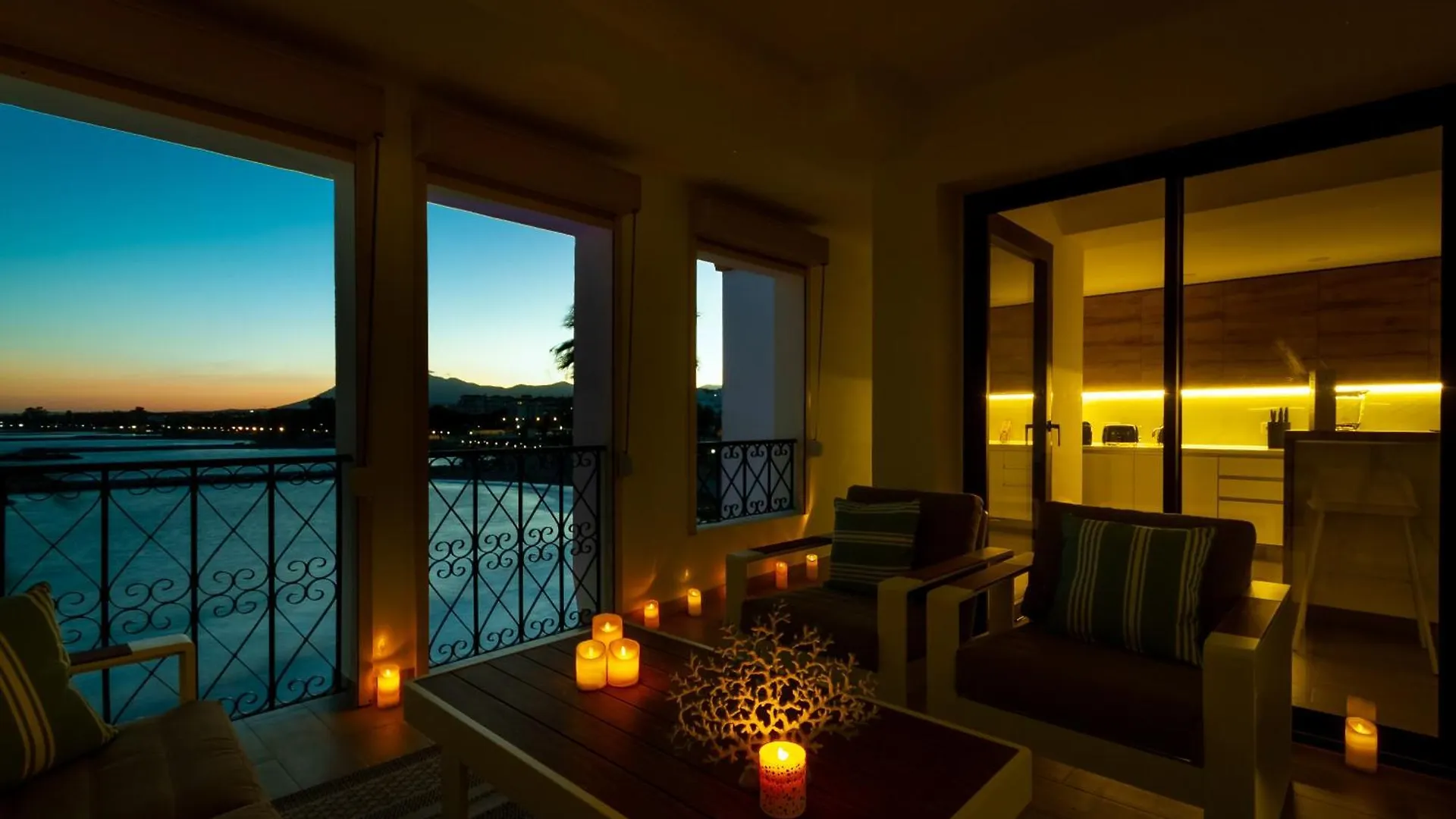Marbella Banus Suites - Harbour Seafront Apartment 0*,  Spagna