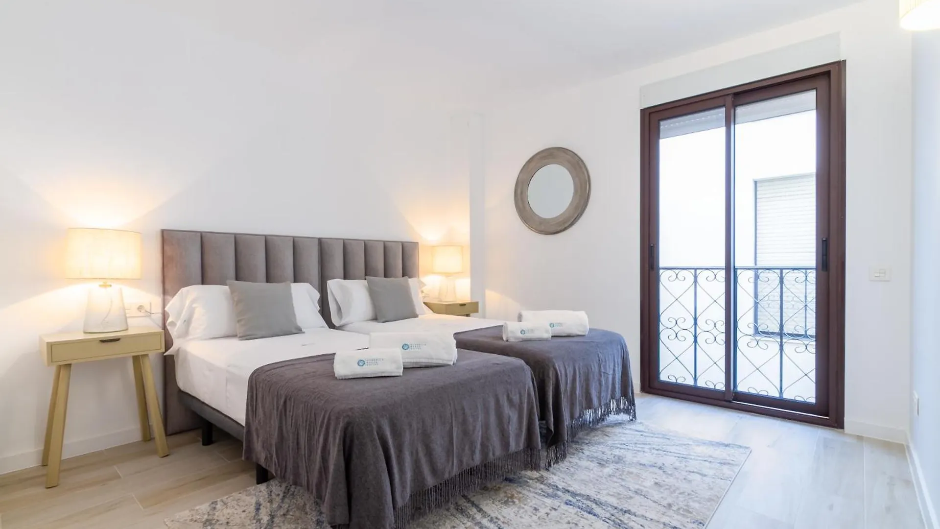 Marbella Banus Suites - Harbour Seafront Apartment