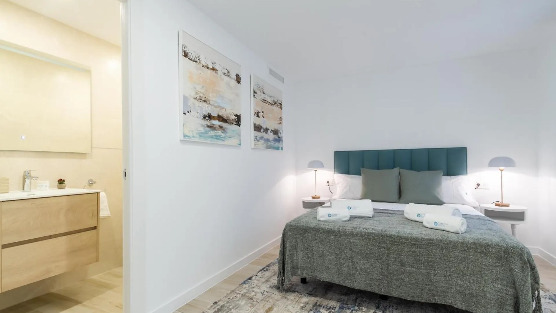 Marbella Banus Suites - Harbour Seafront Apartment