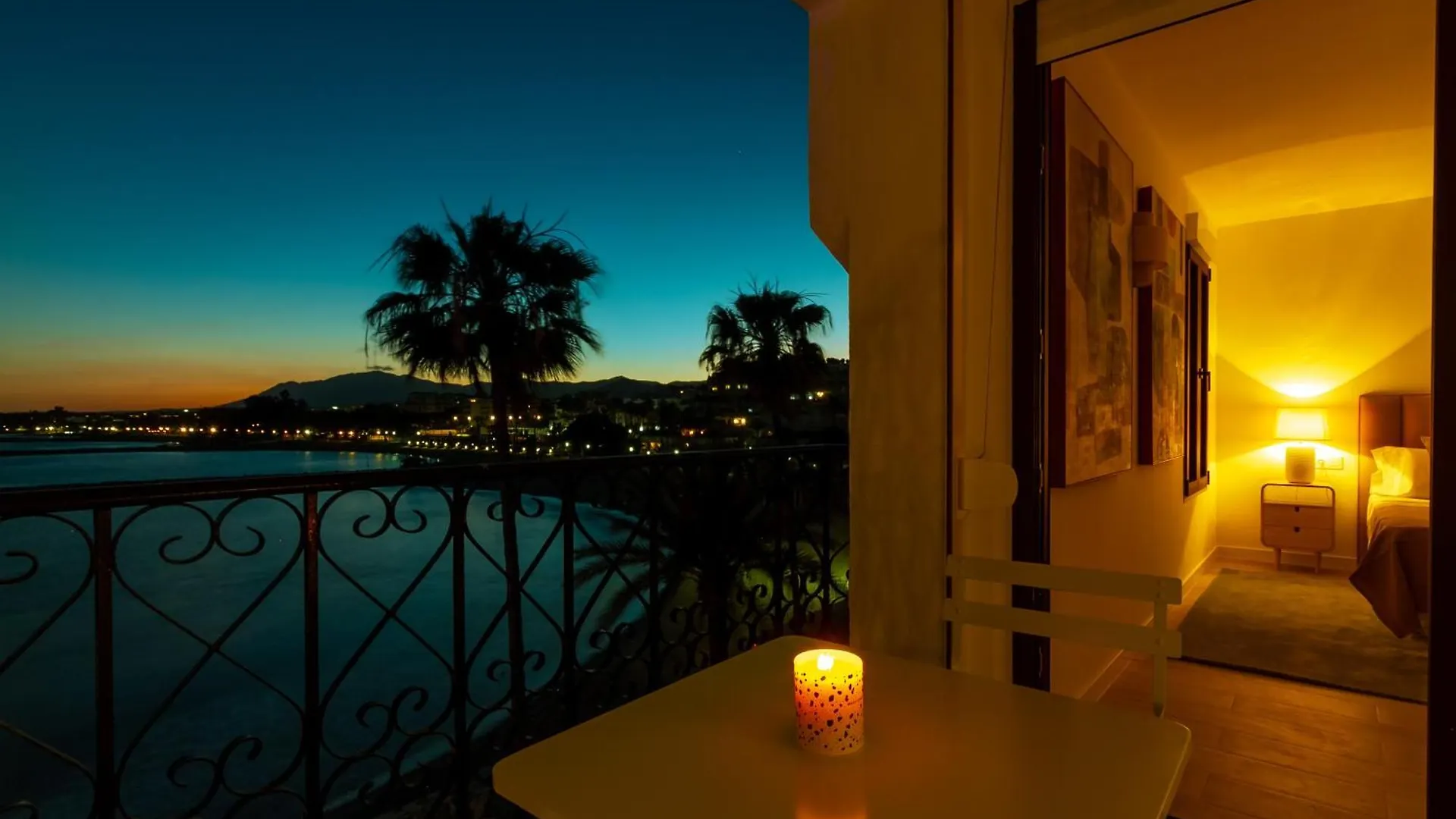 Marbella Banus Suites - Harbour Seafront Apartment