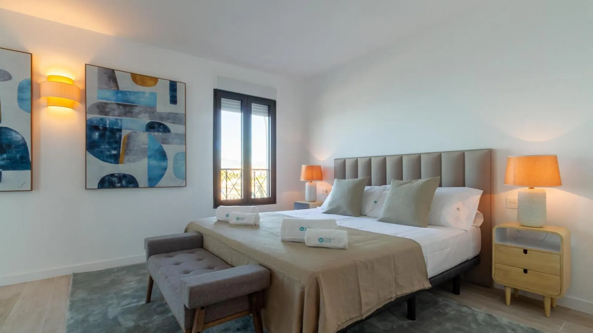 Marbella Banus Suites - Harbour Seafront Apartment