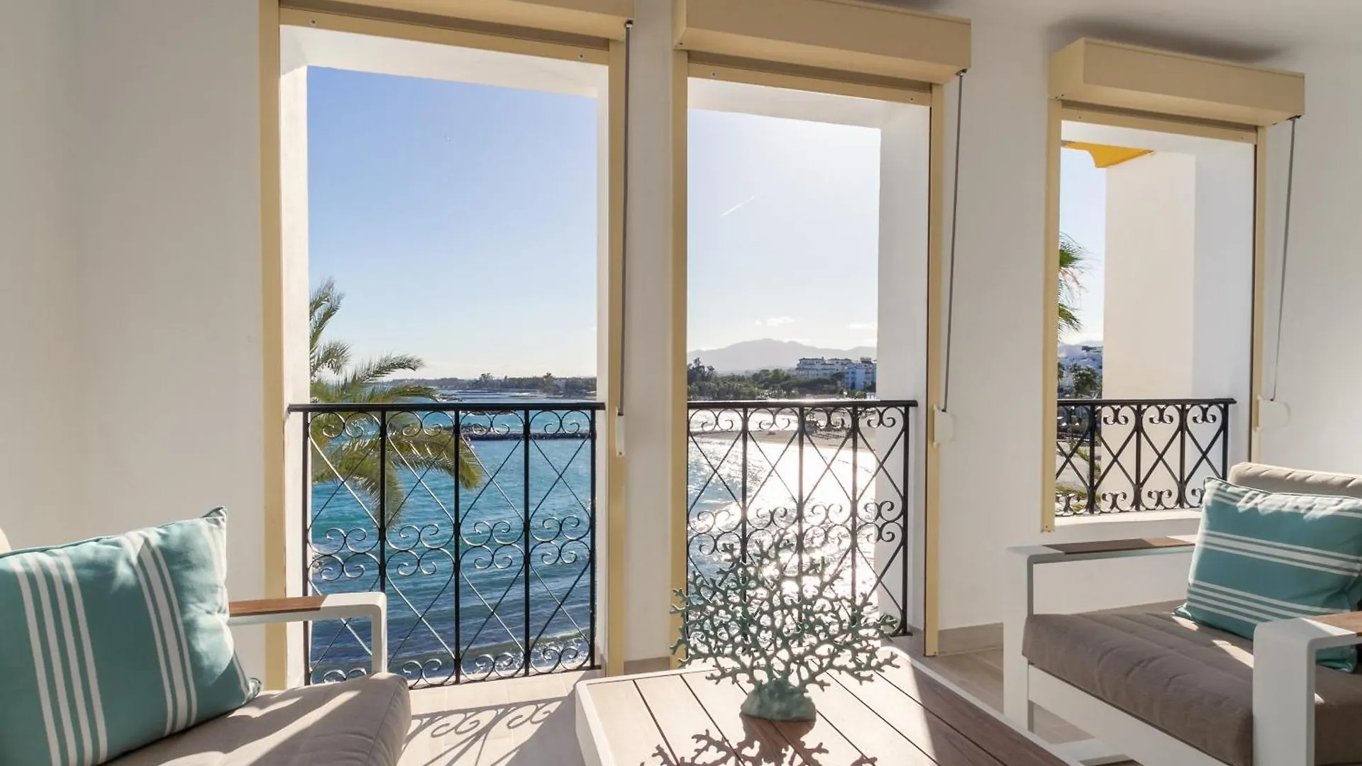 Marbella Banus Suites - Harbour Seafront Apartment