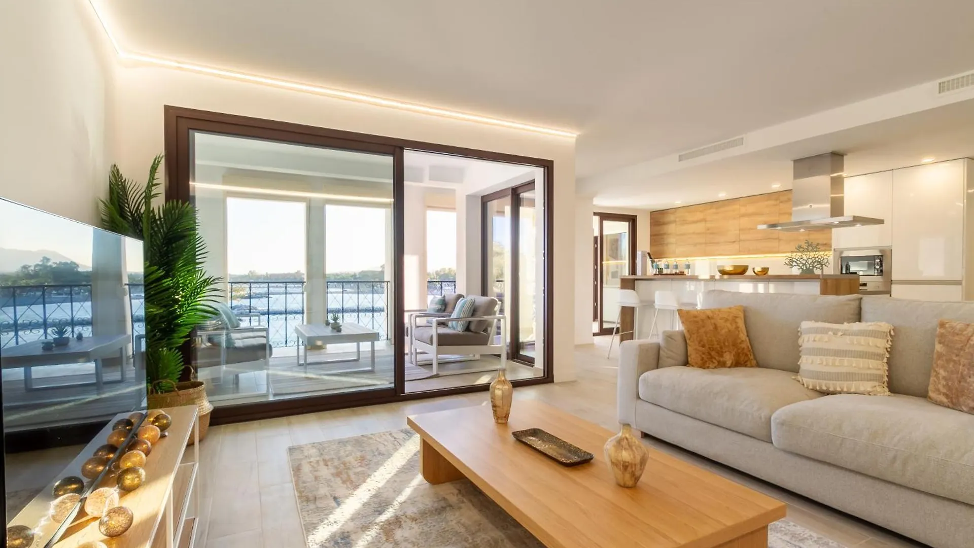 Marbella Banus Suites - Harbour Seafront Apartment Spagna